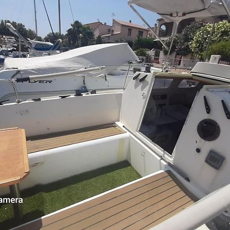 Nuit Insolite A Bord De L'Enata Un Voilier A Quai Sur La Marina De St Cyprien 생시프리앙 외부 사진
