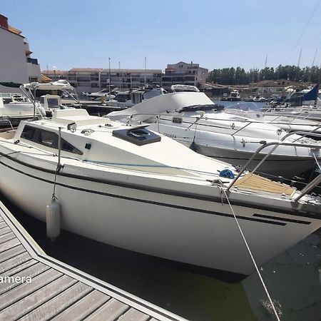 Nuit Insolite A Bord De L'Enata Un Voilier A Quai Sur La Marina De St Cyprien 생시프리앙 외부 사진