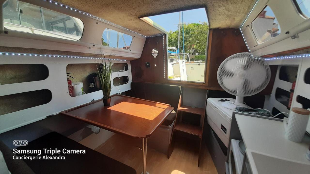 Nuit Insolite A Bord De L'Enata Un Voilier A Quai Sur La Marina De St Cyprien 생시프리앙 외부 사진