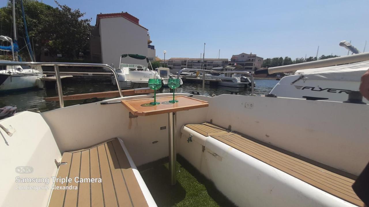 Nuit Insolite A Bord De L'Enata Un Voilier A Quai Sur La Marina De St Cyprien 생시프리앙 외부 사진